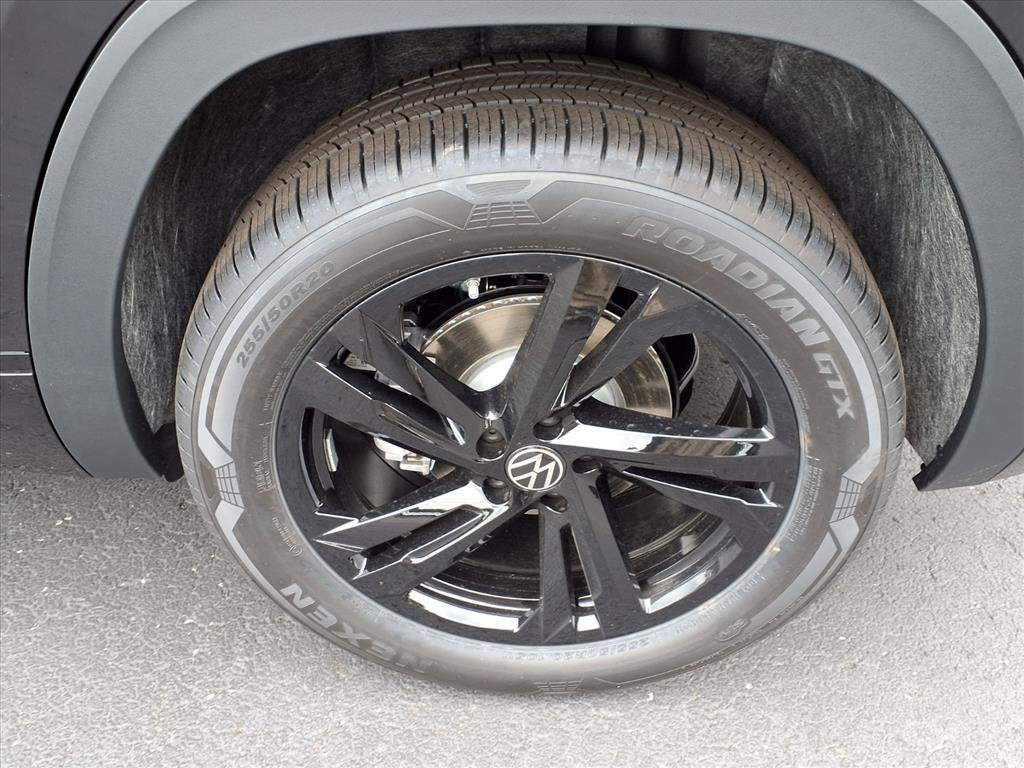 2026 Volkswagen Atlas Cross Sport SEL R-Line photo 9