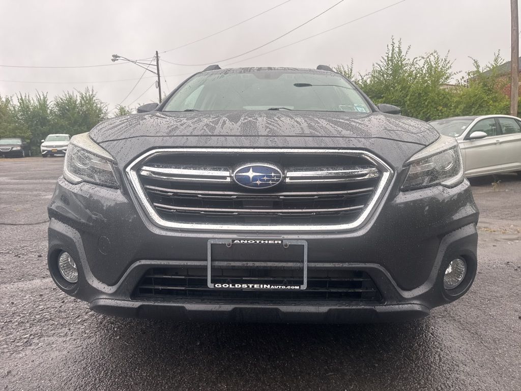 2018 Subaru Outback 3.6R Limited photo 2
