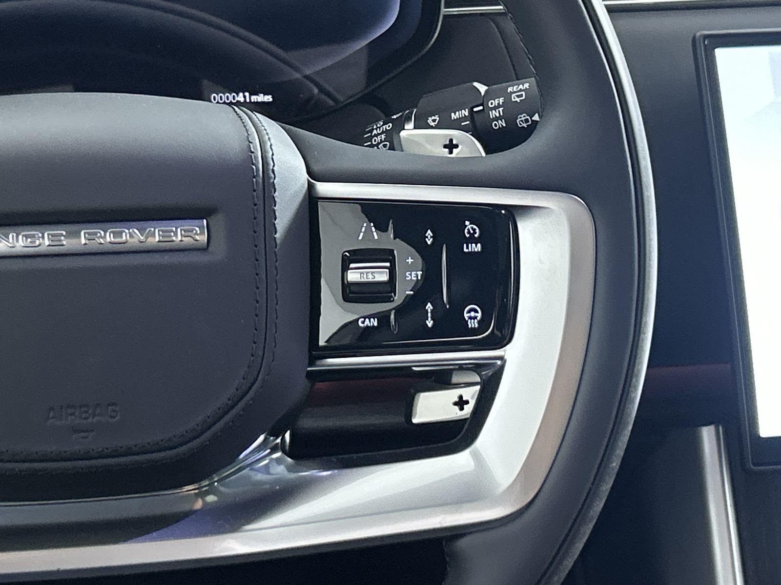 2025 Land Rover Range Rover SE photo 12