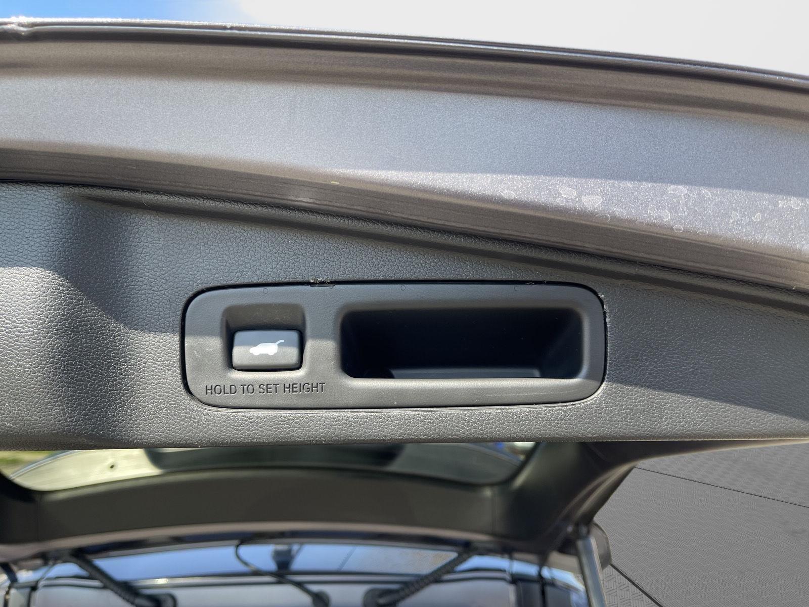 2020 Honda CR-V Hybrid Touring photo 16