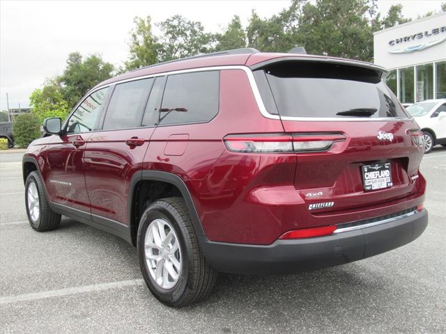 2025 Jeep Grand Cherokee Laredo photo 3