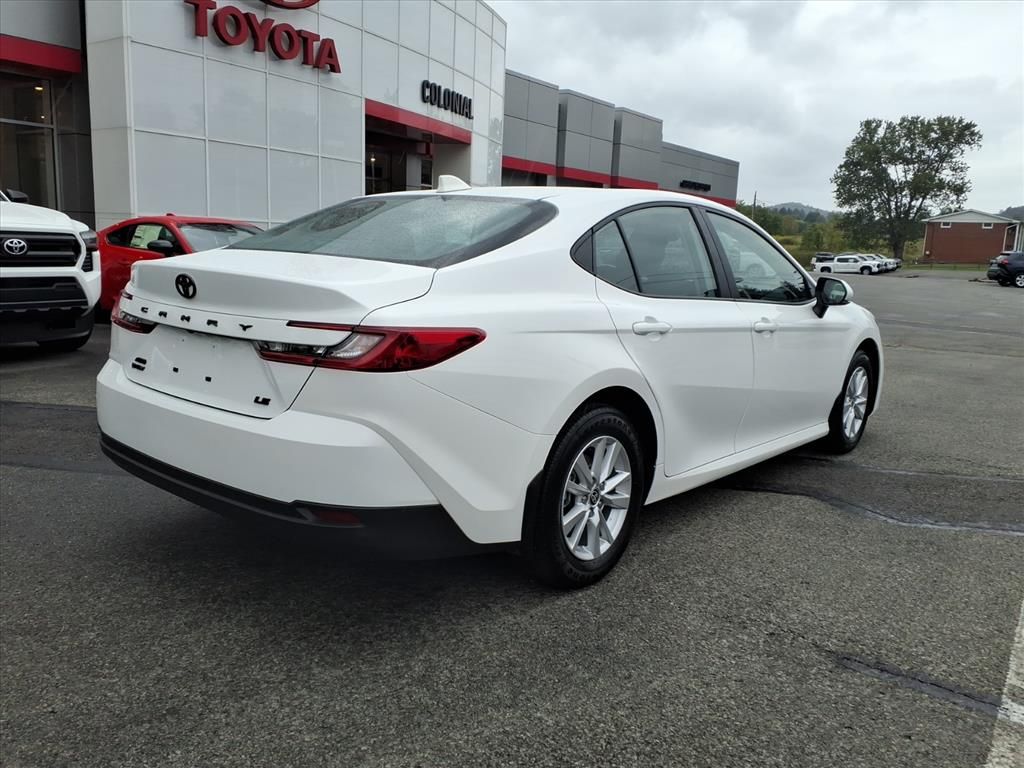 2025 Toyota Camry Hybrid LE photo 4