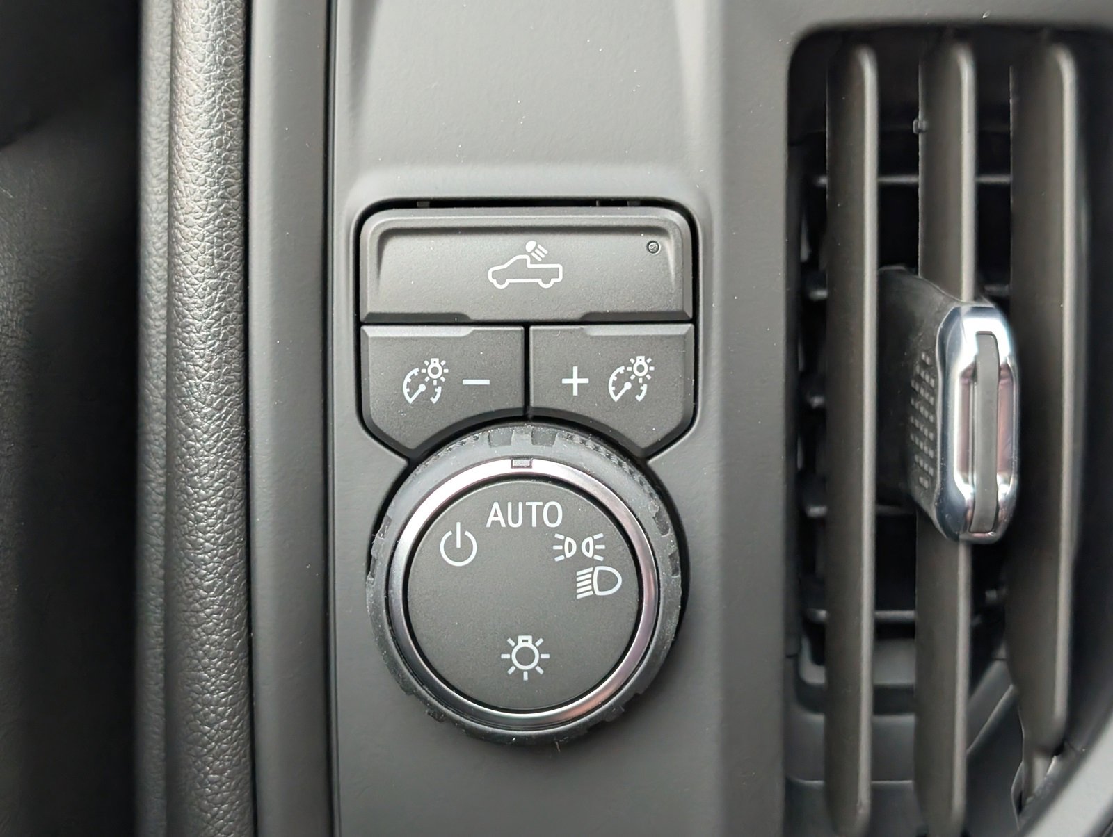 2026 Chevrolet Silverado 1500 photo 12