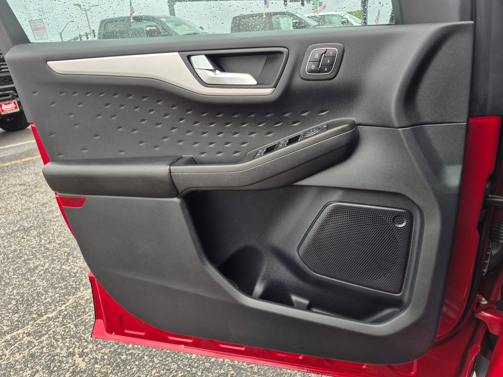 2020 Ford Escape SEL photo 12