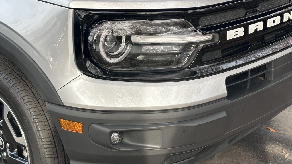 2022 Ford Bronco Sport Outer Banks photo 2