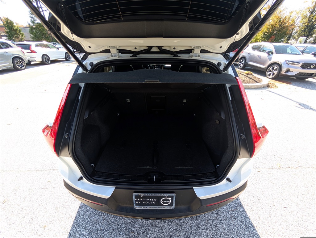 2023 Volvo XC40 Recharge Twin Plus photo 4