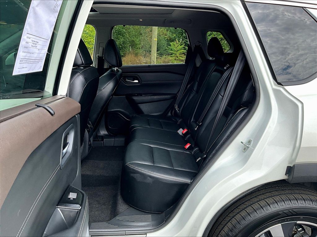 2023 Nissan Rogue SL photo 23