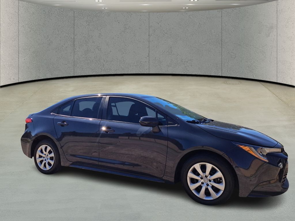 2023 Toyota Corolla LE photo 3