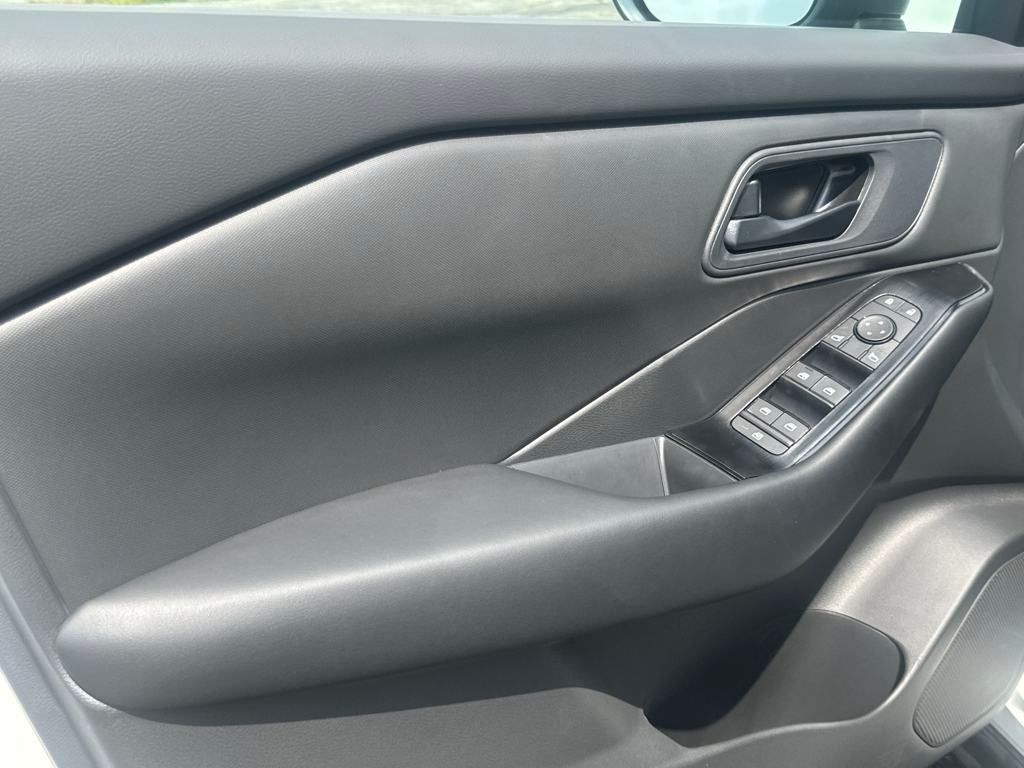 2026 Nissan Rogue S photo 9