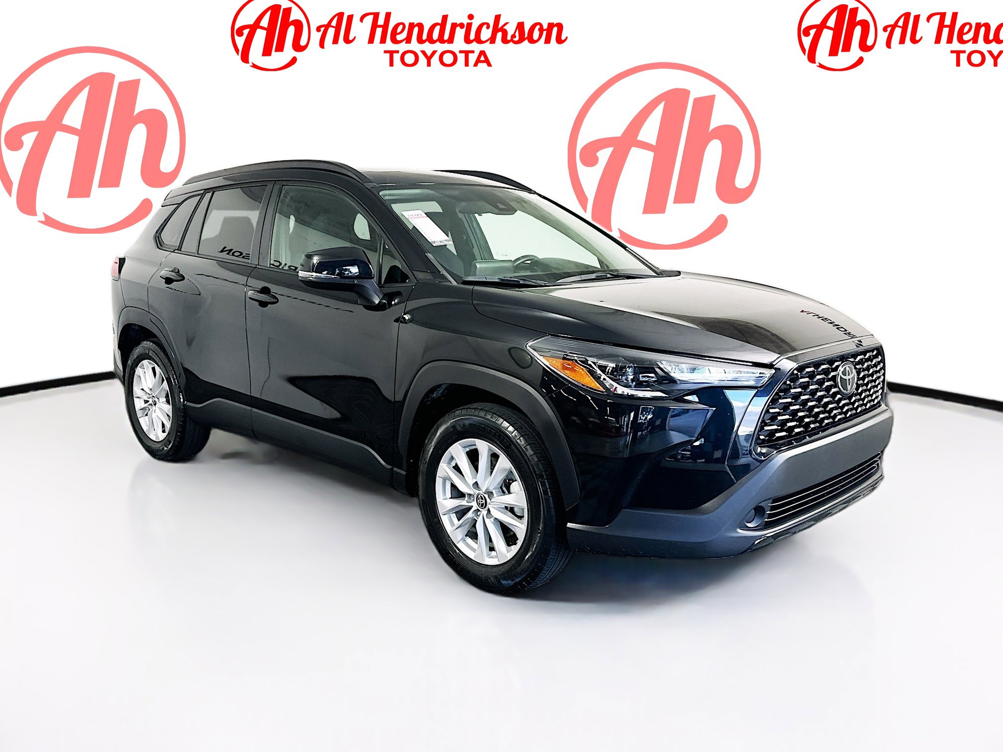 2022 Toyota Corolla Cross LE's photo