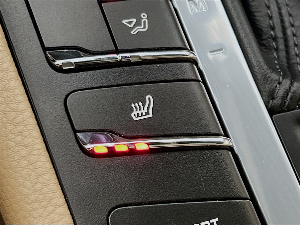 2021 Porsche Macan Base photo 21