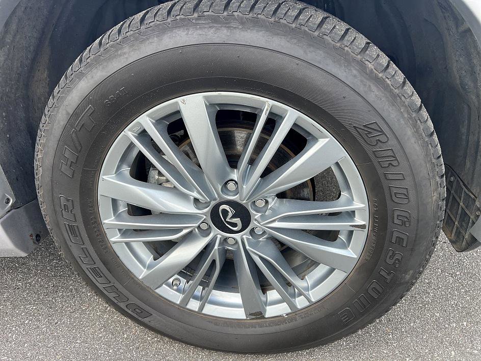 2023 Infiniti QX80 Luxe photo 10