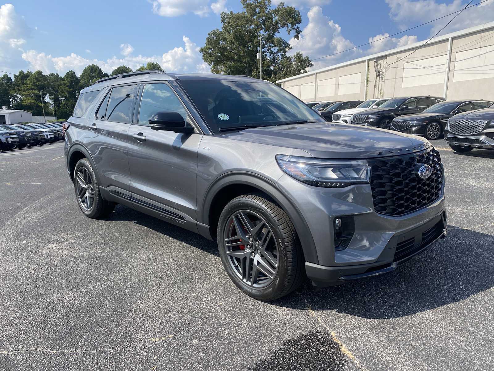 2025 Ford Explorer ST-LINE's photo