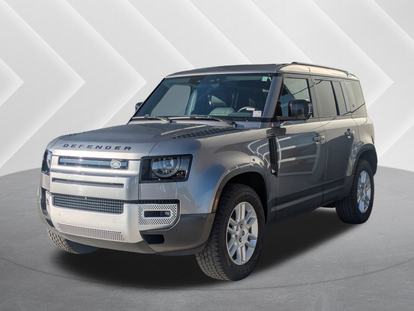 2024 Land Rover Defender S's photo