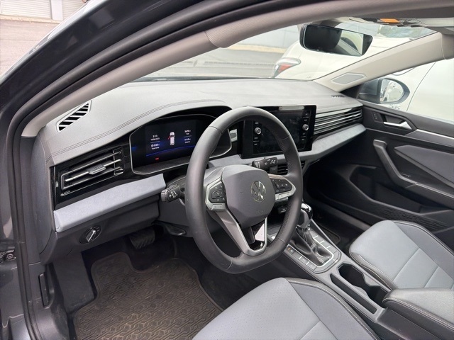 2025 Volkswagen Jetta 1.5T SE photo 4