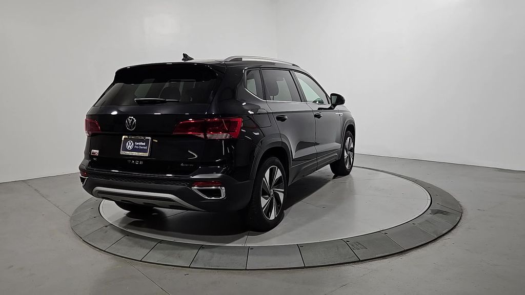2024 Volkswagen Taos SE photo 4