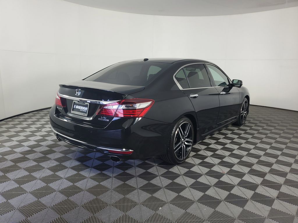 2017 Honda Accord Touring photo 3