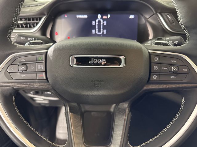 2025 Jeep Grand Cherokee Limited photo 11