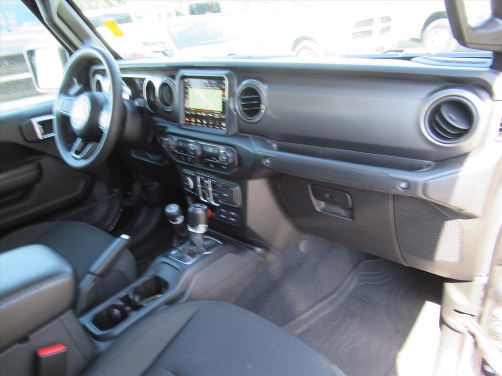 2023 Jeep Gladiator Willys photo 11