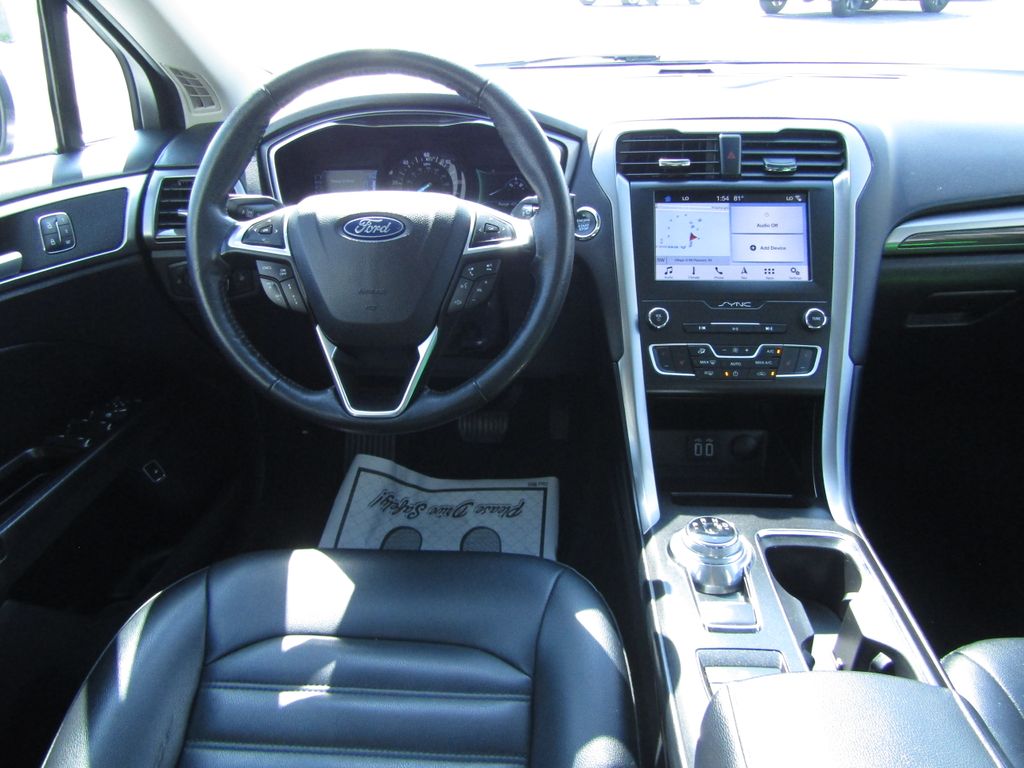 2019 Ford Fusion Hybrid SEL photo 16
