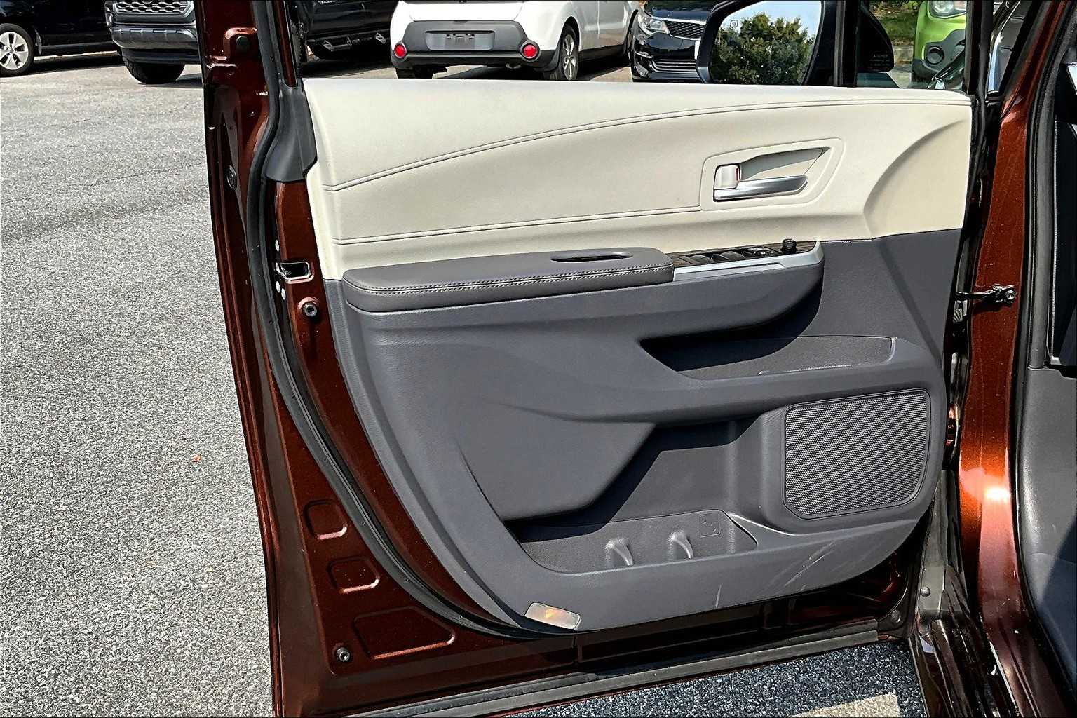 2024 Toyota Sienna XLE photo 20
