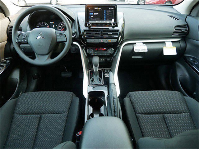 2025 Mitsubishi Eclipse Cross LE photo 7