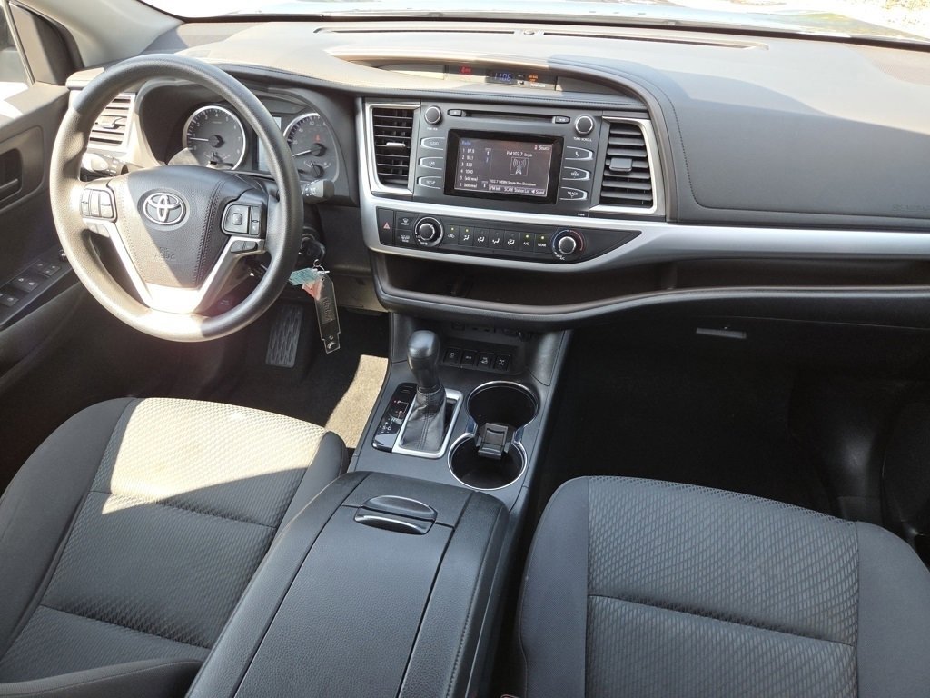 2019 Toyota Highlander LE Plus photo 22