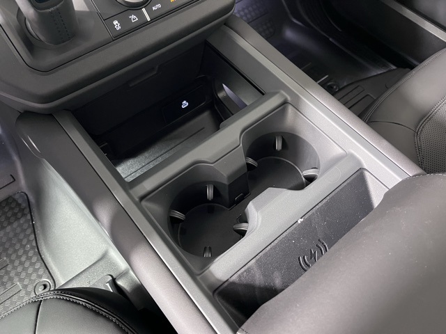 2025 Land Rover Defender 110 S photo 19