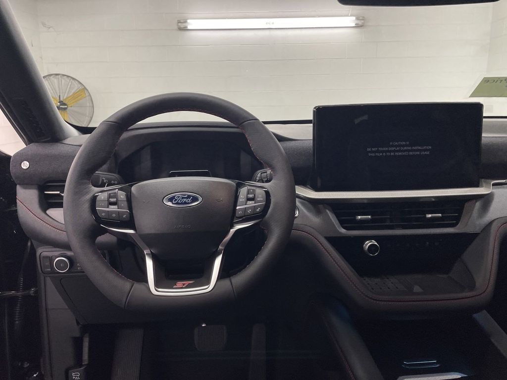 2025 Ford Explorer ST photo 4