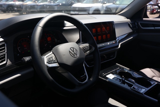 2024 Volkswagen Atlas Peak Edition SEL photo 12
