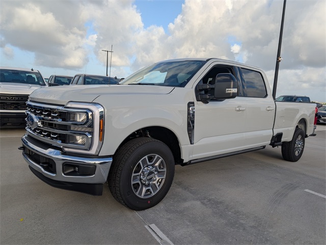 2026 Ford F-350 Lariat photo 3