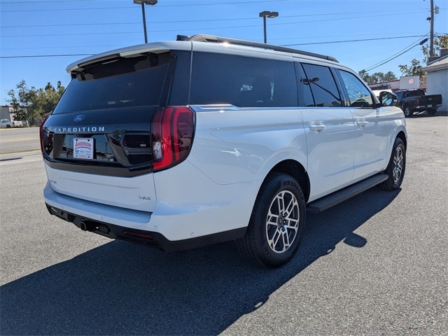 2025 Ford Expedition MAX photo 3