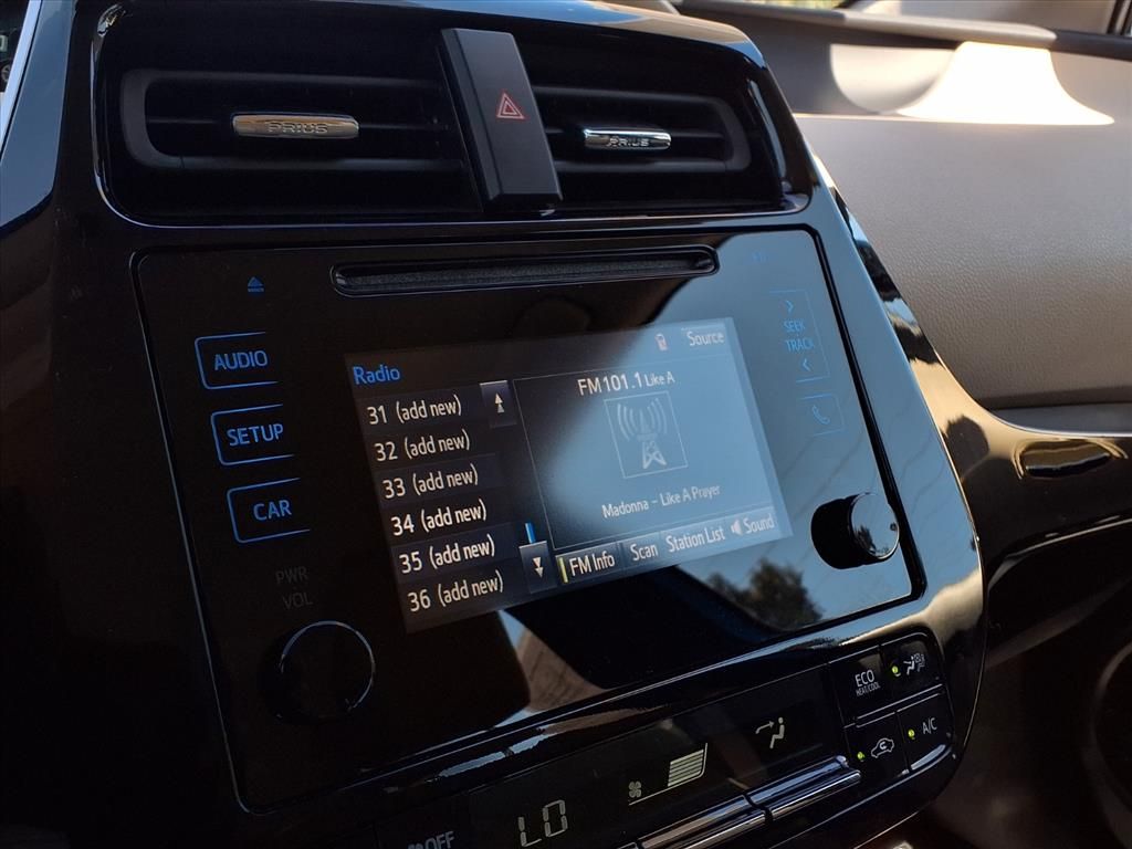 2019 Toyota Prius LE photo 6