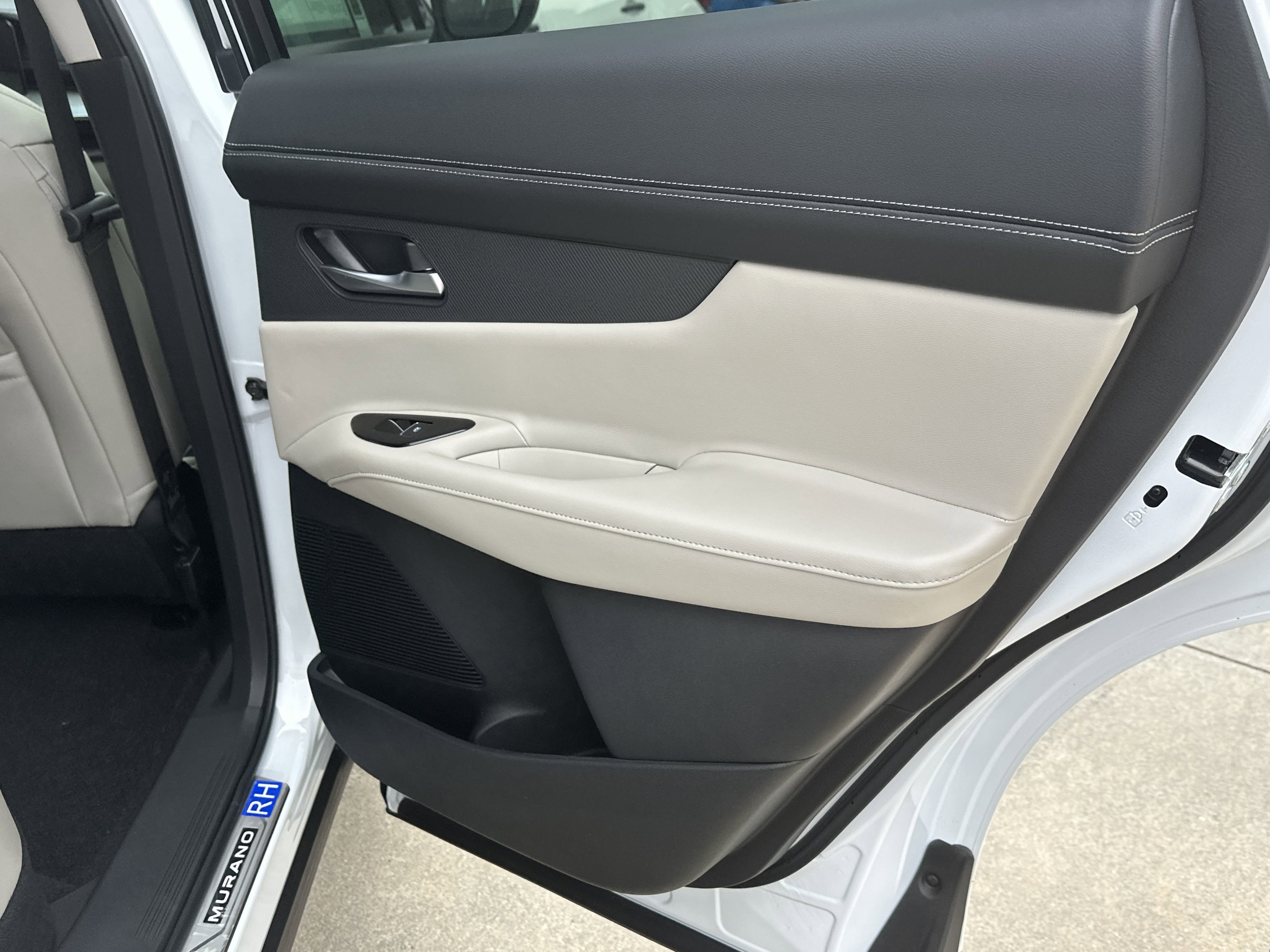 2025 Nissan Murano SL photo 12