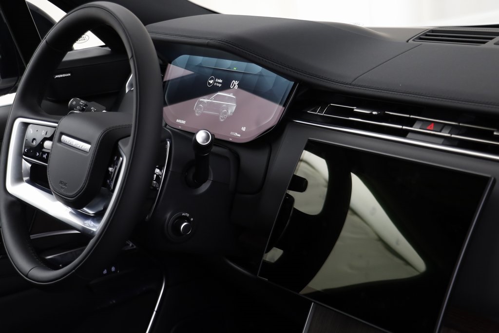 2025 Land Rover Range Rover SE photo 16