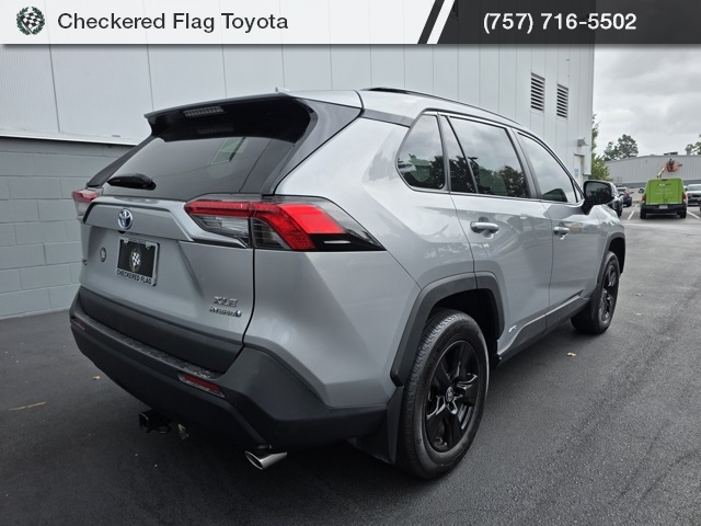 2024 Toyota RAV4 Hybrid XLE photo 2