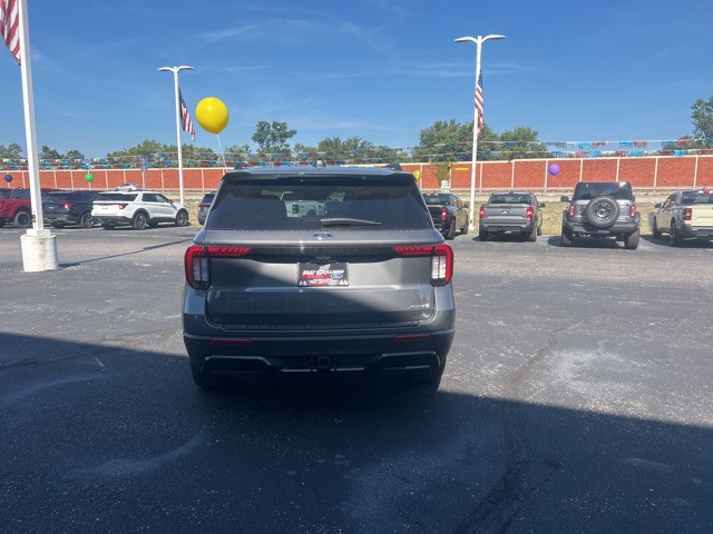 2025 Ford Explorer ST-Line photo 2
