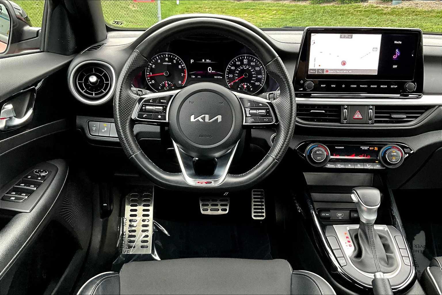 2023 Kia Forte GT-Line photo 5