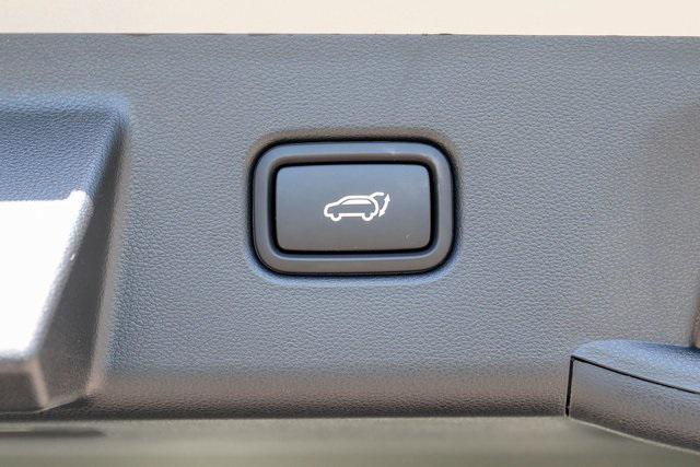 New 2025 Silver Hyundai SEL Convenience FWD image 7