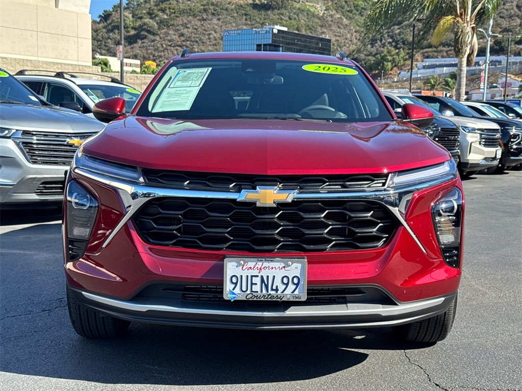 2025 Chevrolet Trax LT photo 4