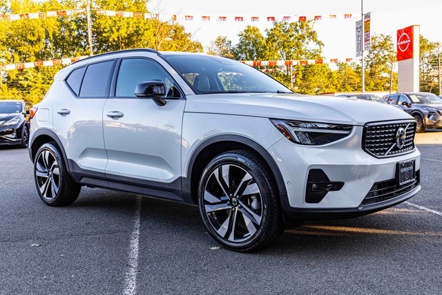 2024 Volvo XC40 Plus