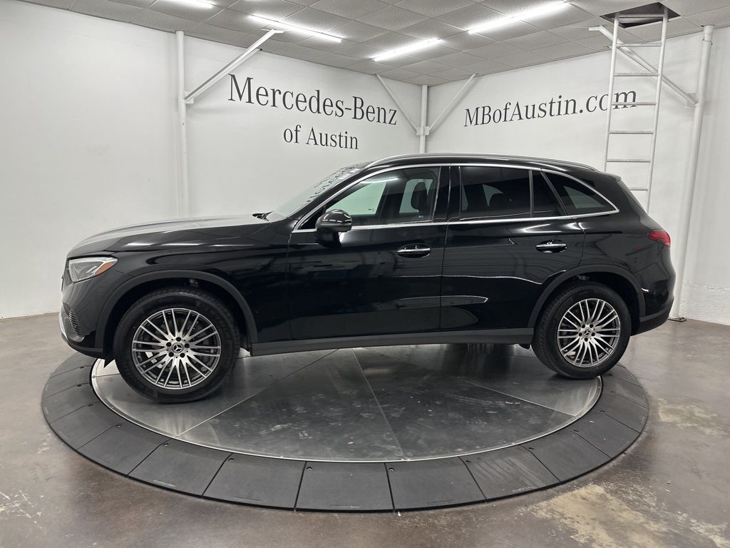 2026 Mercedes Benz GLC 300 4MATIC photo 2