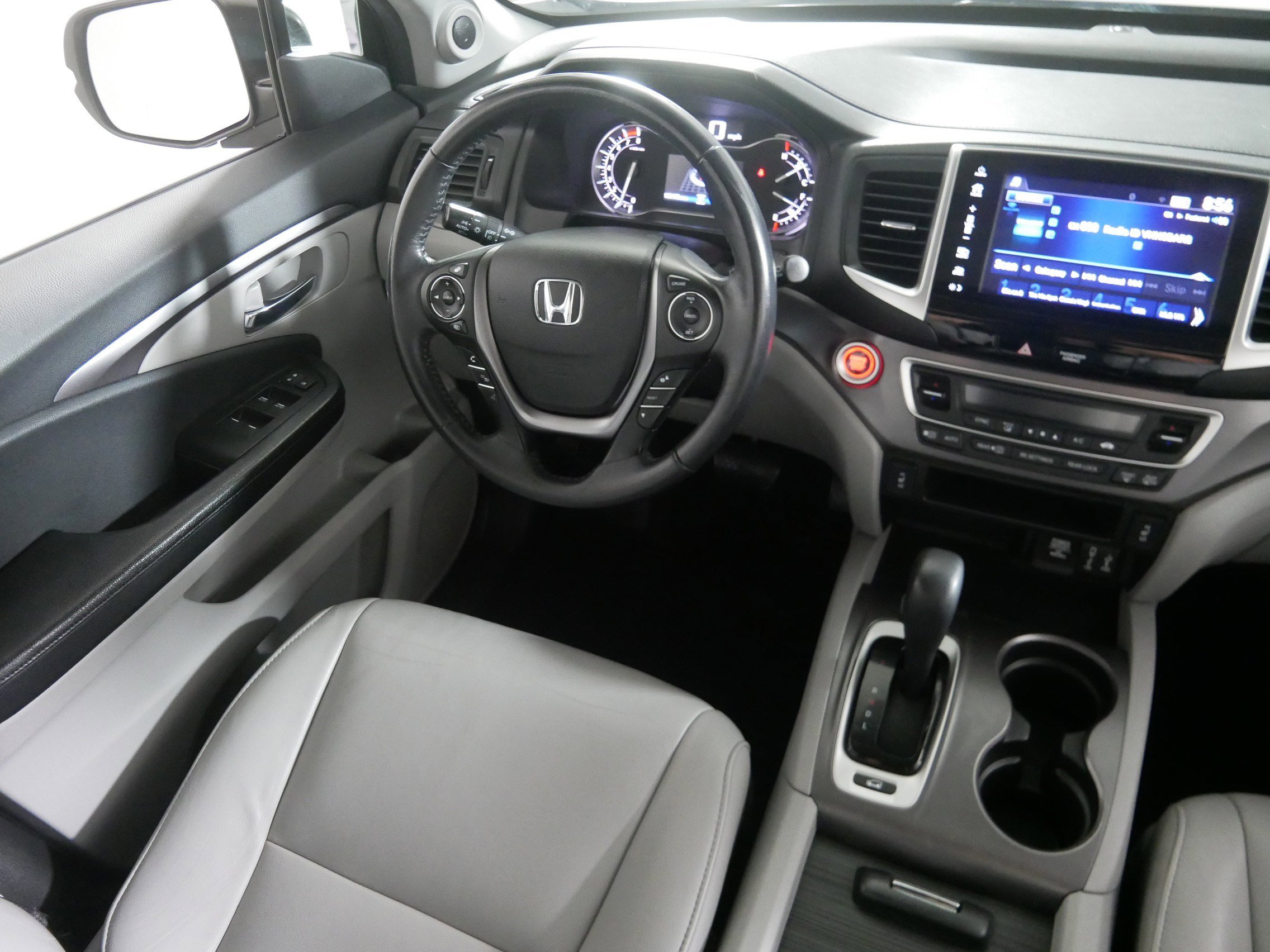 2017 Honda Pilot EX-L photo 9