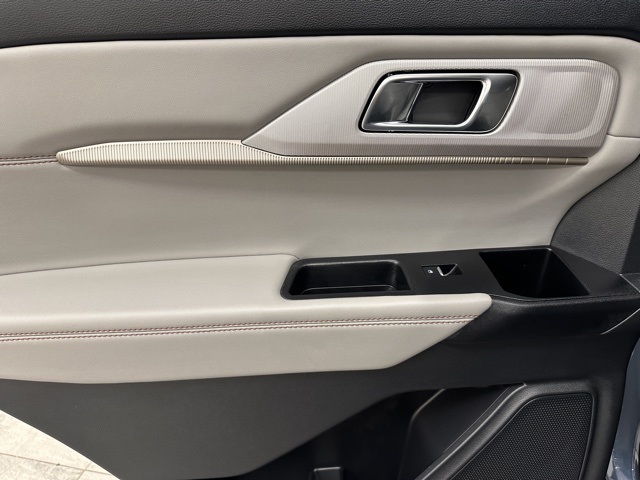 2025 Ford Explorer photo 21