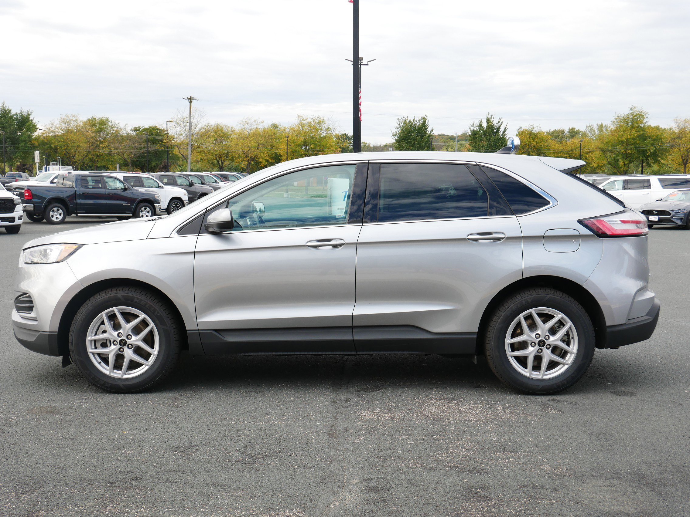 2024 Ford Edge SEL photo 4