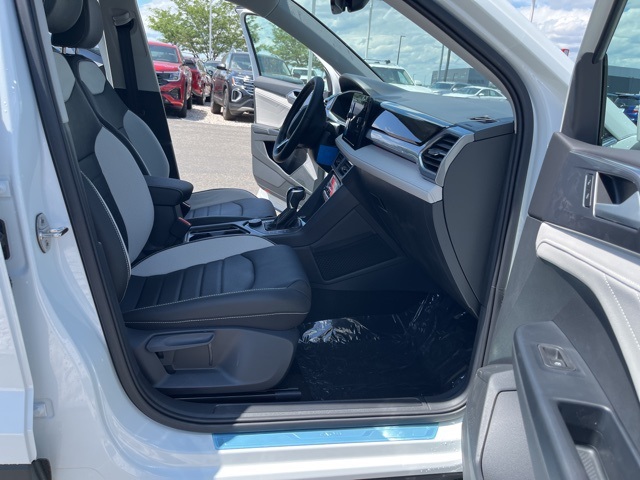 2025 Volkswagen Taos SEL photo 20