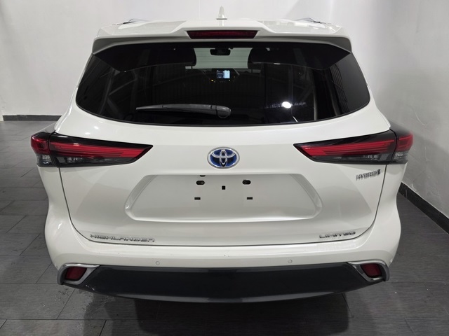 2021 Toyota Highlander Hybrid Limited photo 4
