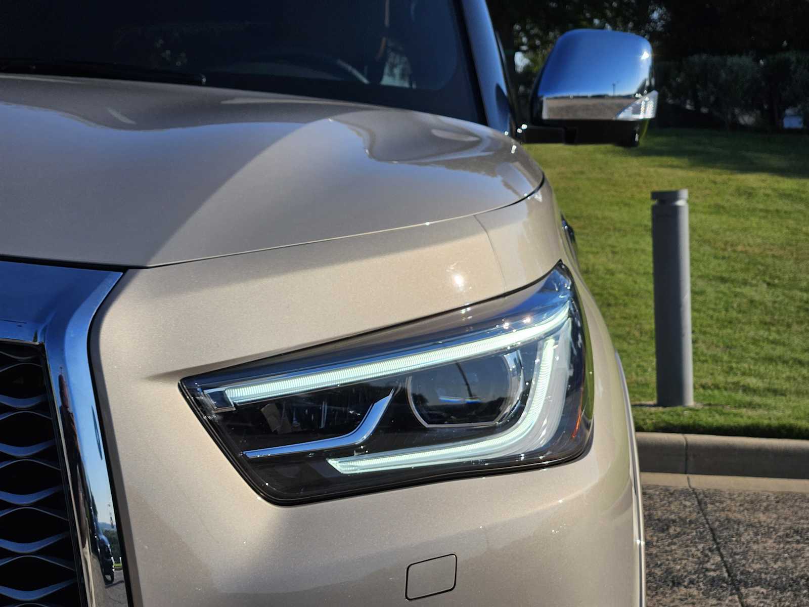 2021 Infiniti QX80 Sensory photo 3