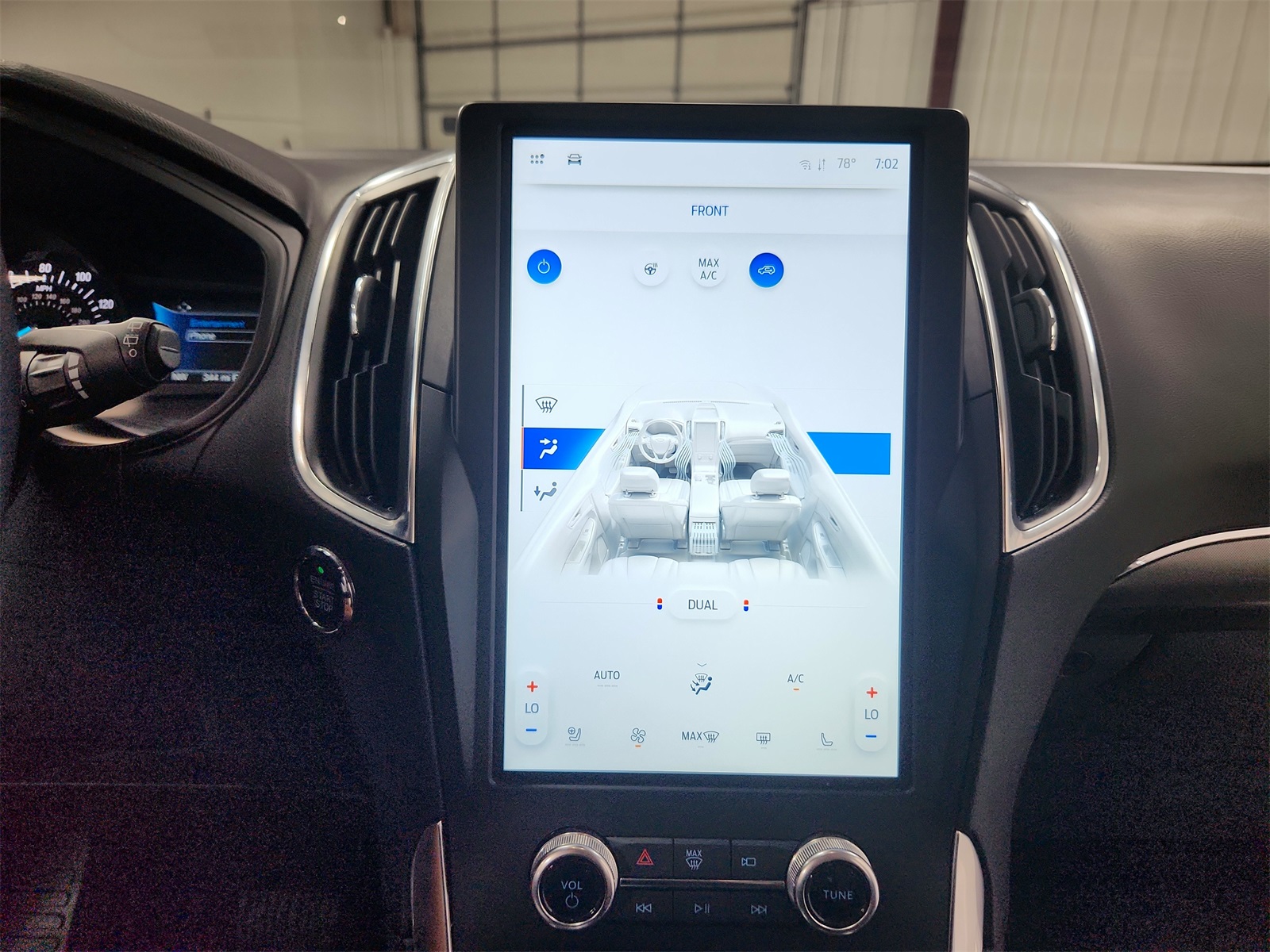 2024 Ford Edge Titanium photo 30