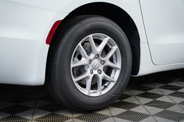 2026 Chrysler Pacifica photo 32